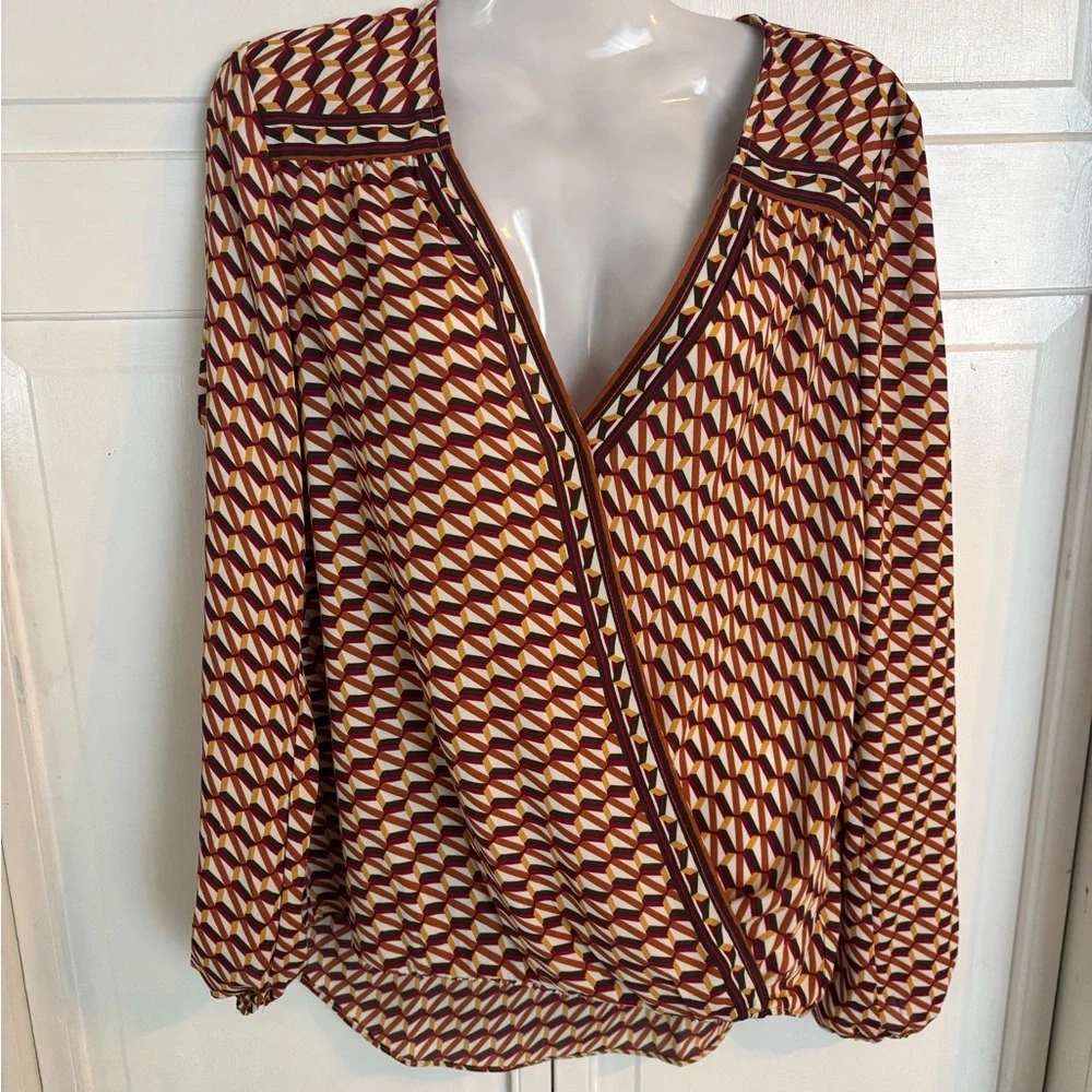 Max Studio Geometric Patterned V-Neck Faux Wrap Blouse Sz S NWOT - Picture 1 of 6